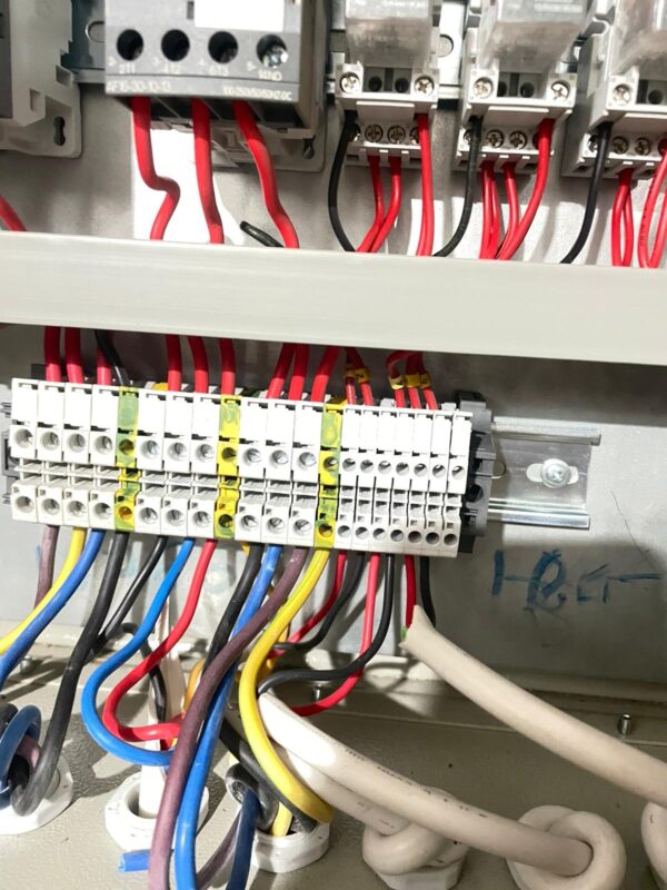 معلم كهربائي